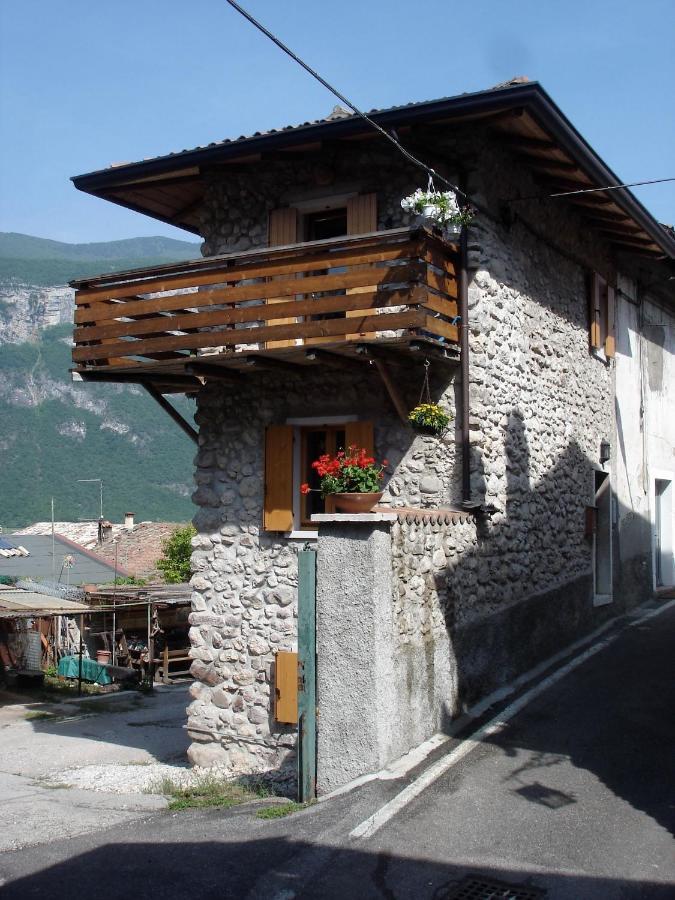 Il Rustico Di Peri Vila Exterior foto