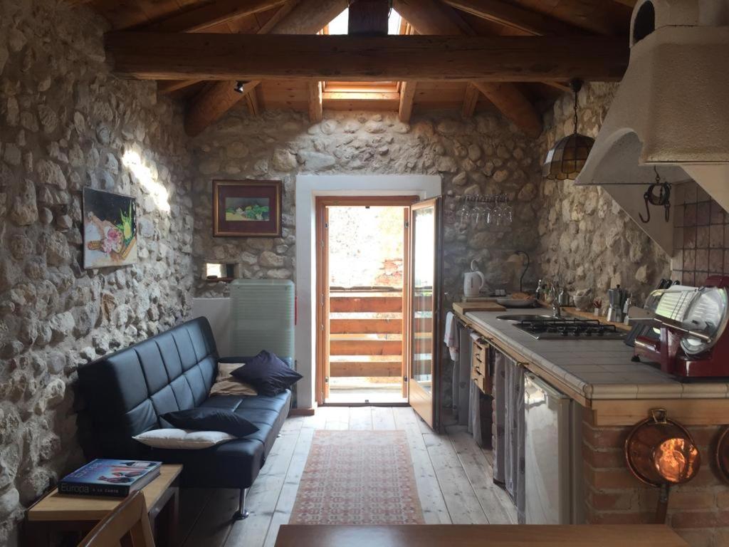 Il Rustico Di Peri Vila Exterior foto